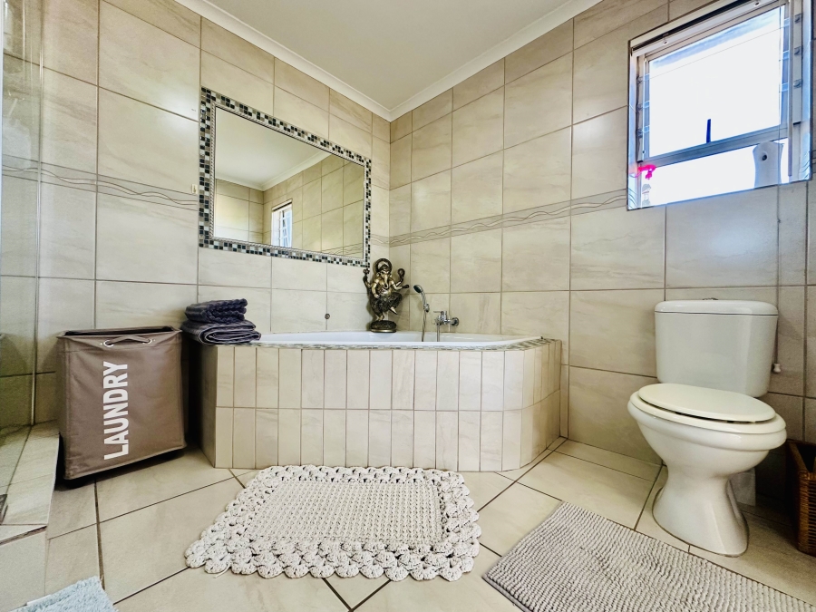 3 Bedroom Property for Sale in De Kelders Western Cape